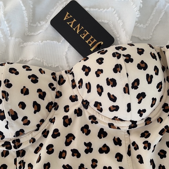 ❗️brand new cheetah top❗️ - Picture 2 of 4